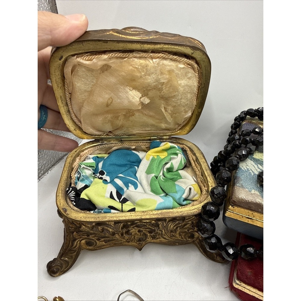 Estate Jewelry Lot Pearl Necklaces, Jewelry Boxes, Earrings, Bracelet - Picture 11 of 13